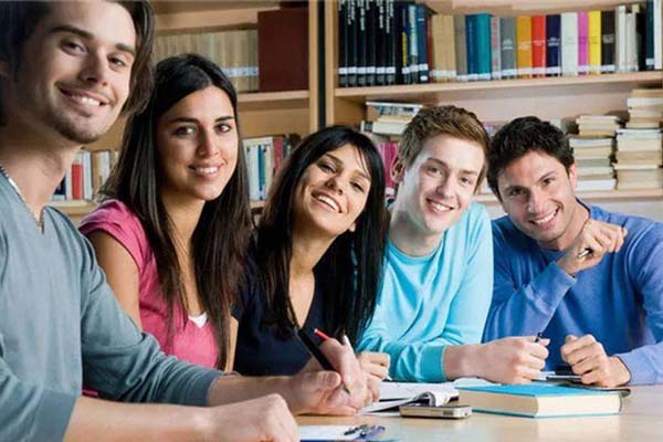 艺考生留学.jpg 艺考生留学.jpg